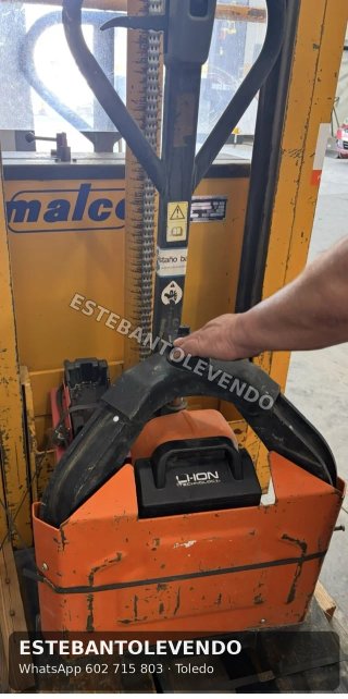 Transpaleta eléctrica Li-ion 980€