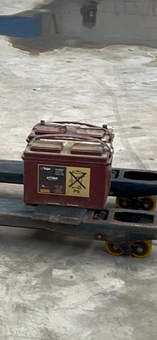 Transpaleta eléctrica Li-ion 980€
