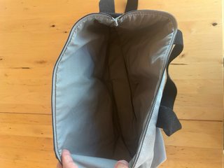 Bolso Issey Miyake Gris y Negro