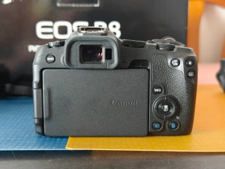 Canon EOS R8 + Grip