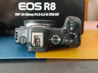 Canon EOS R8 + Grip