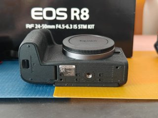Canon EOS R8 + Grip