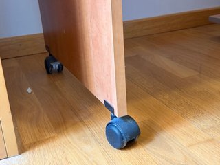 Escritorio madera con ruedas