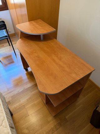 Escritorio madera con ruedas