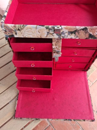 Caja de joyas antigua floral