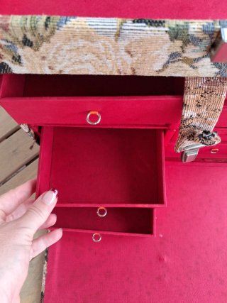 Caja de joyas antigua floral