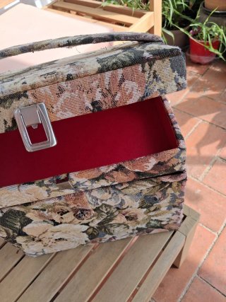 Caja de joyas antigua floral