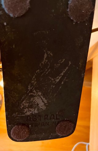 Lámpara de mesa antigua metal marca Austral