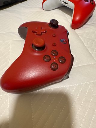 Xbox One S + 2 Mandos