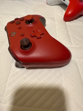 Xbox One S + 2 Mandos