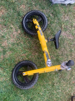 Bicicleta infantil amarilla