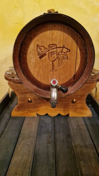 Barril de vino con soporte y 6 catavinos