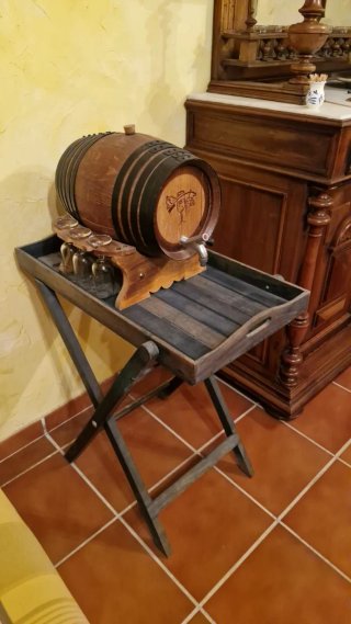 Barril de vino con soporte y 6 catavinos