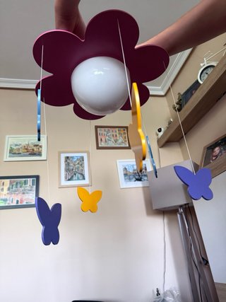 Lámpara infantil flor con mariposas