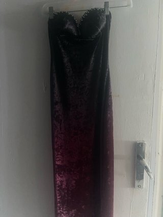 Vestido largo negro con pedrería