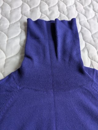 Jersey cuello alto morado