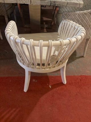 Sillón de ratán y madera