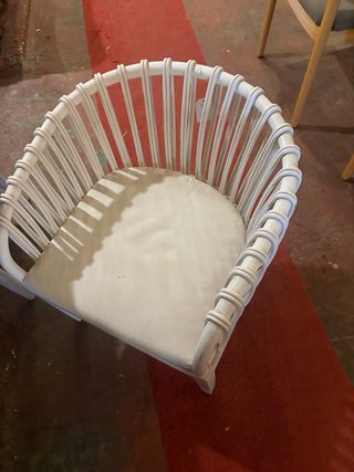 Sillón de ratán y madera