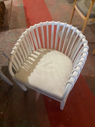 Sillón de ratán y madera