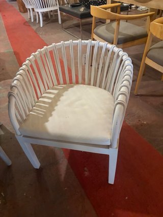 Sillón de ratán y madera