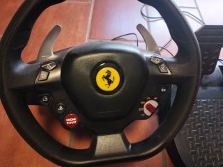 Volante Ferrari PS4