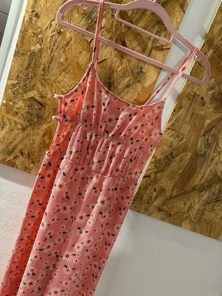 Mono rosa con aberturas Nuevo