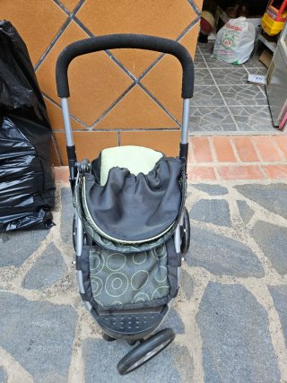 Carrito de bebé para jugar