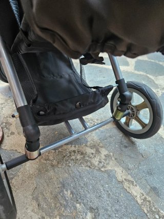 Carrito de bebé para jugar