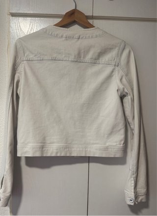 Cazadora vaquera blanca y azul clara