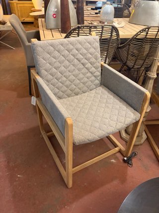 Sillón de diseño de teca y tapicería