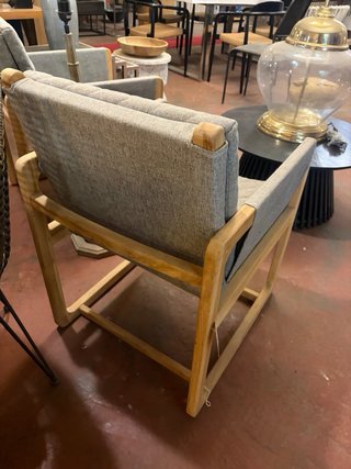 Sillón de diseño de teca y tapicería