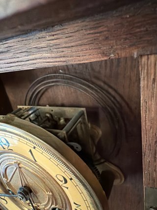 Reloj de péndulo antiguo con llave