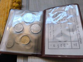 Álbum cartera Monedas Mundiales 1982 *80 *81 *82