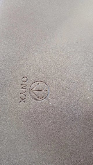 Pochette nera con logo