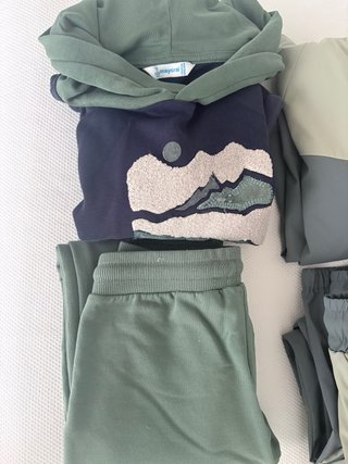 Lote de 13 Sudaderas Talla 6-7 y dos chandal