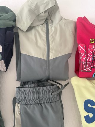 Lote de 13 Sudaderas Talla 6-7 y dos chandal