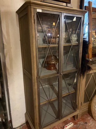 Vitrina Diseño Madera, Metal y Cristal