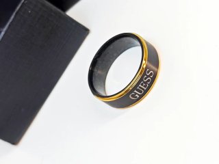 Anillo Guess Negro y Dorado Talla 22