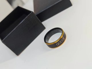 Anillo Guess Negro y Dorado Talla 22