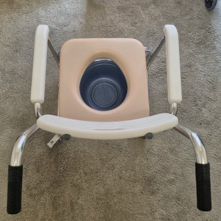 Silla de ducha y WC con ruedas – movilidad reducid