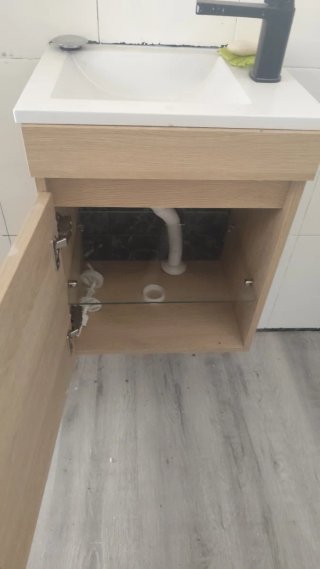 Mueble de baño madera y blanco con espejo