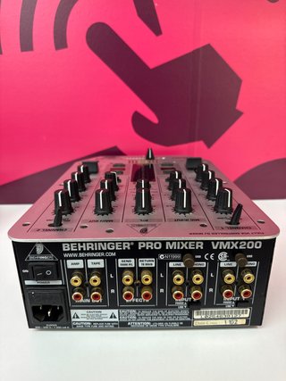 Mesa DJ Behringer Vmx 2000