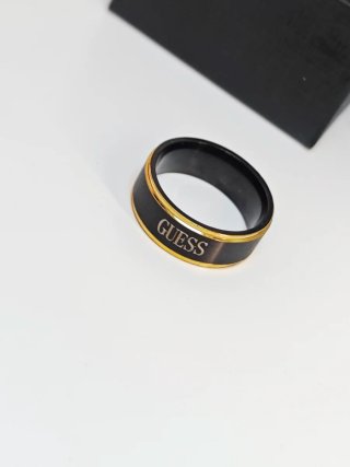 Anillo Guess Negro y Dorado