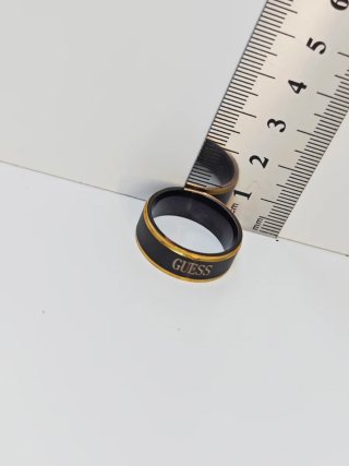 Anillo Guess Negro y Dorado