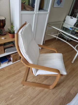 Mecedora IKEA blanca de madera