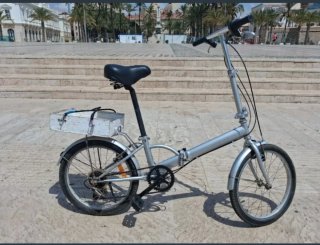 Bici plegable plateada