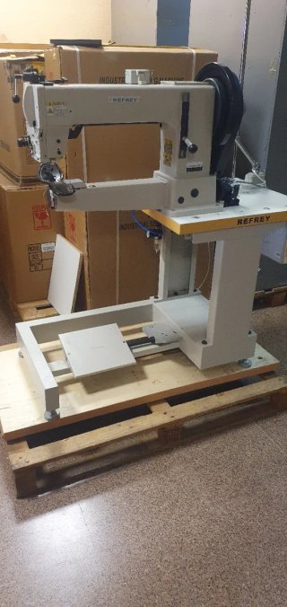 Máquina de coser industrial Refrey 205 brazo lanza