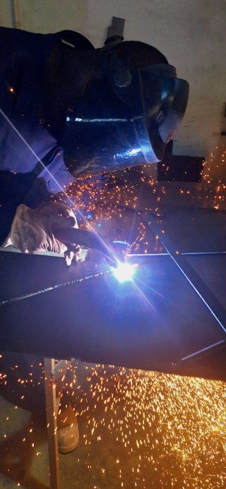 Realizo trabajos de soldadura