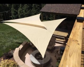Toldo triangular 3x3x3 beige con cuerdas