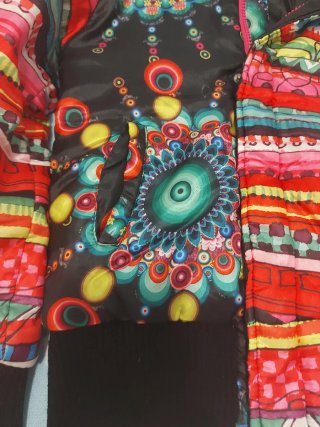 Lote Chaqueta Desigual multicolor y roja